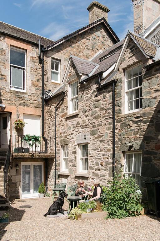 Hotel The Merryburn - And Courtyard
